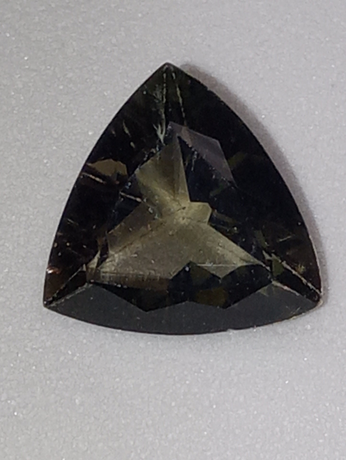 tourmaline gemstone green trillion 9.2mmx9.1mm, 1.86ct