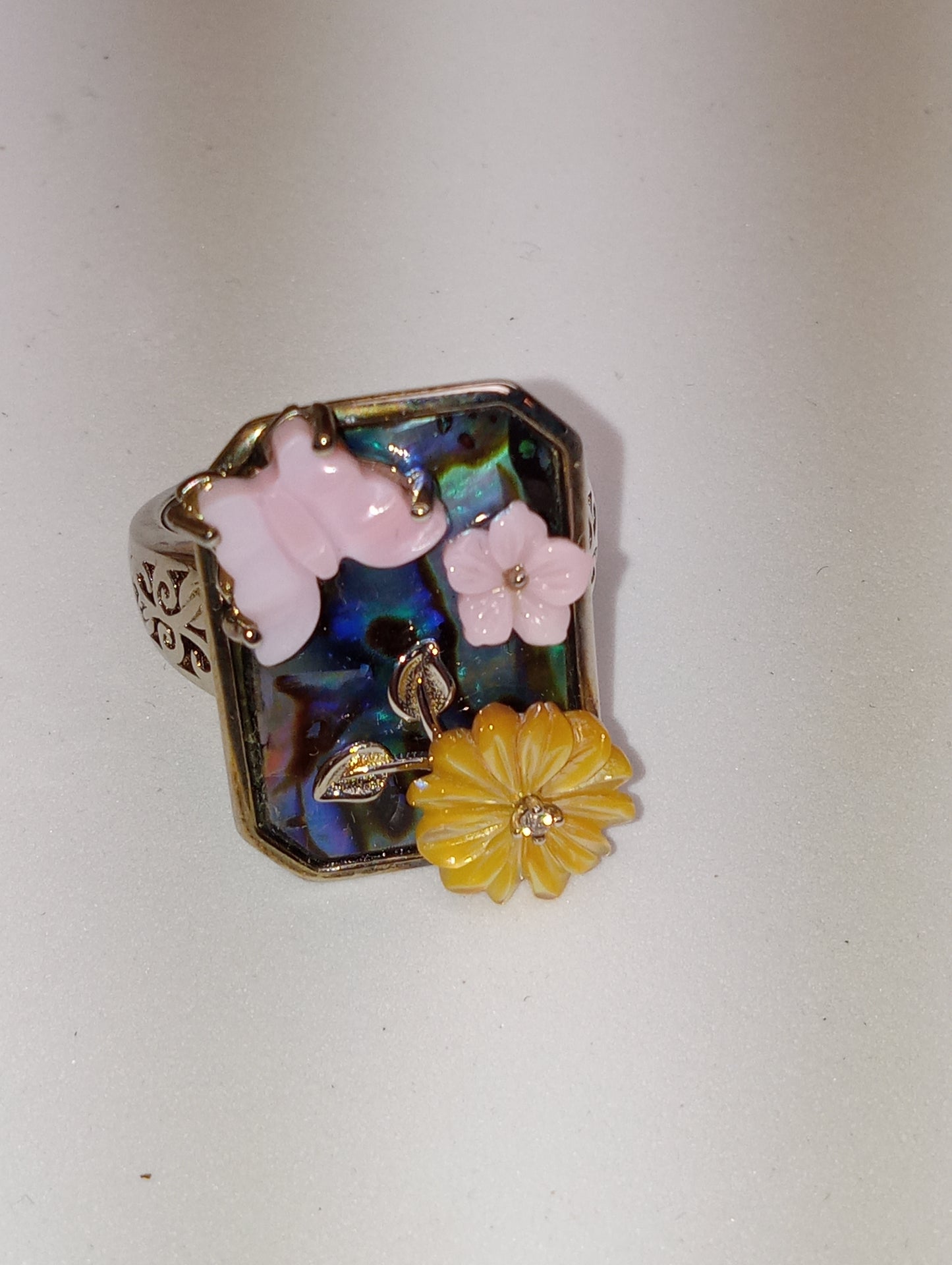 ring Jardin Collection, yellow mother of pearl carved Rhodium over sterling silver