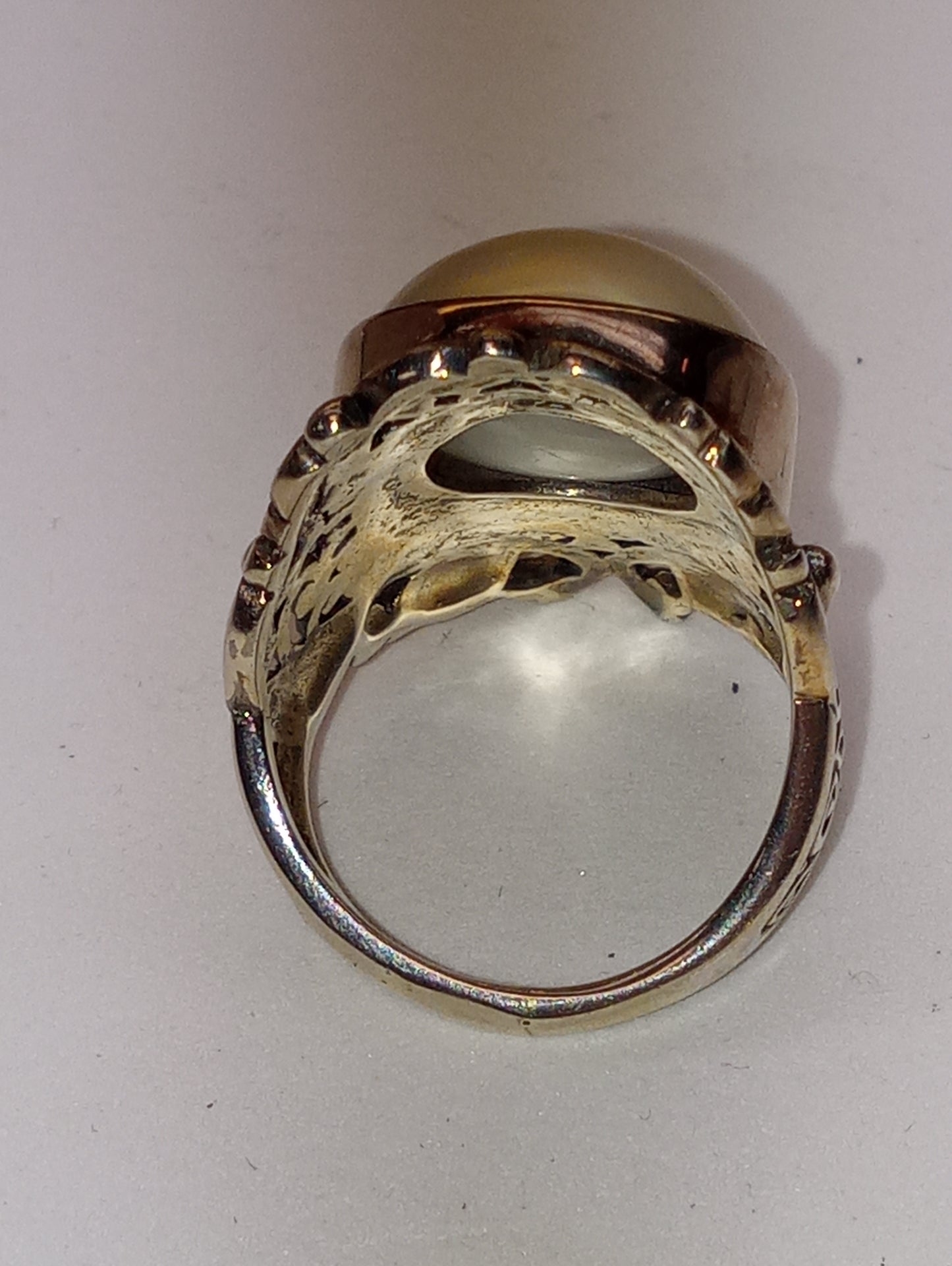 ring Bali Legacy White Mabe pearl, leaf and peacock