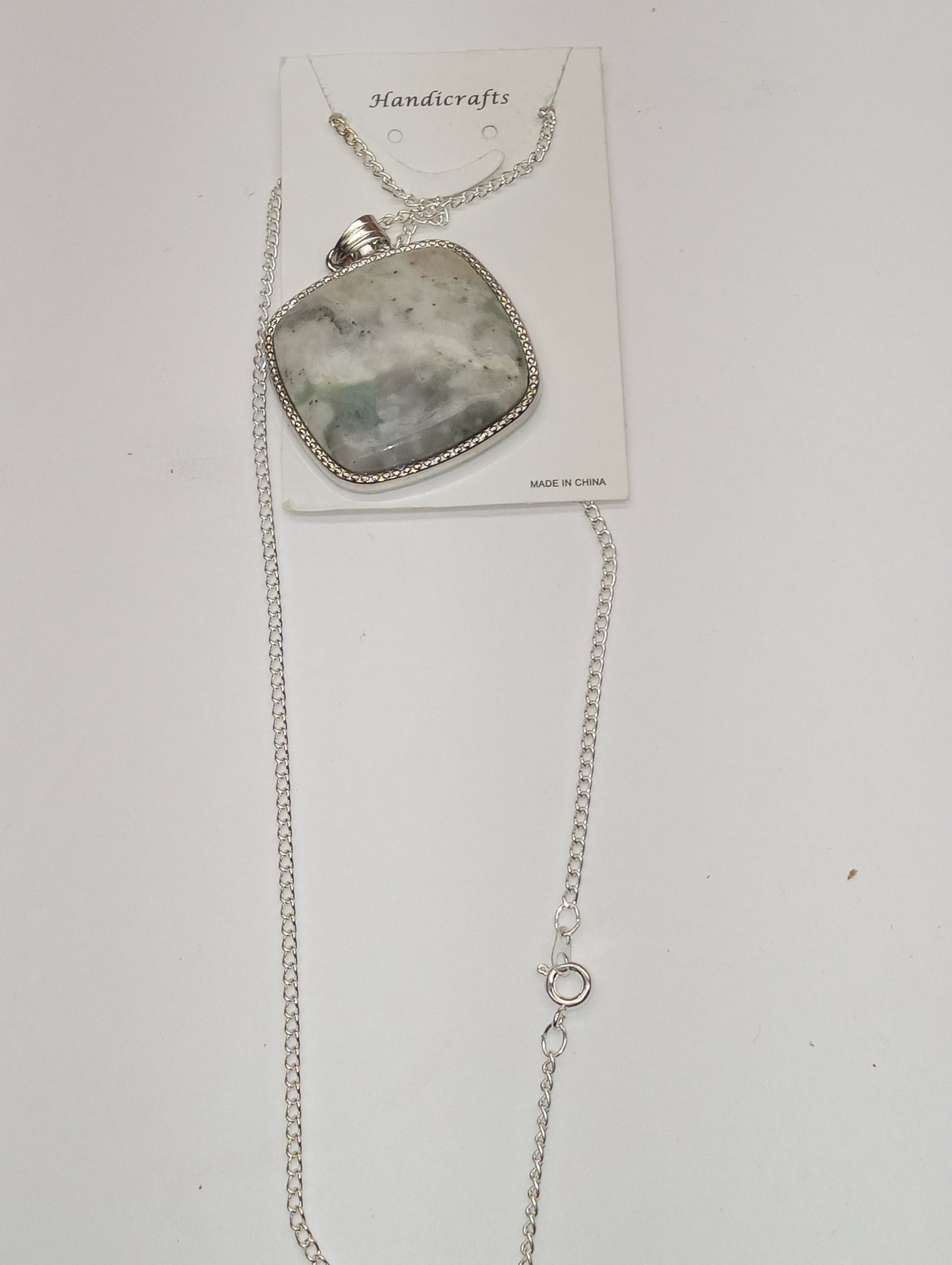 necklace pendant, sesame jasper, in silver tone, 95ct, 18inches