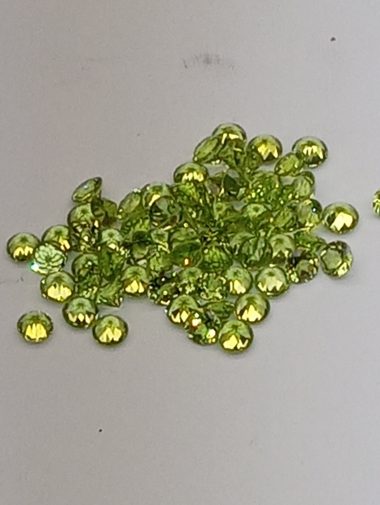 peridot gemstones, 4mm round cut average, 71 stones, 19.84ctw
