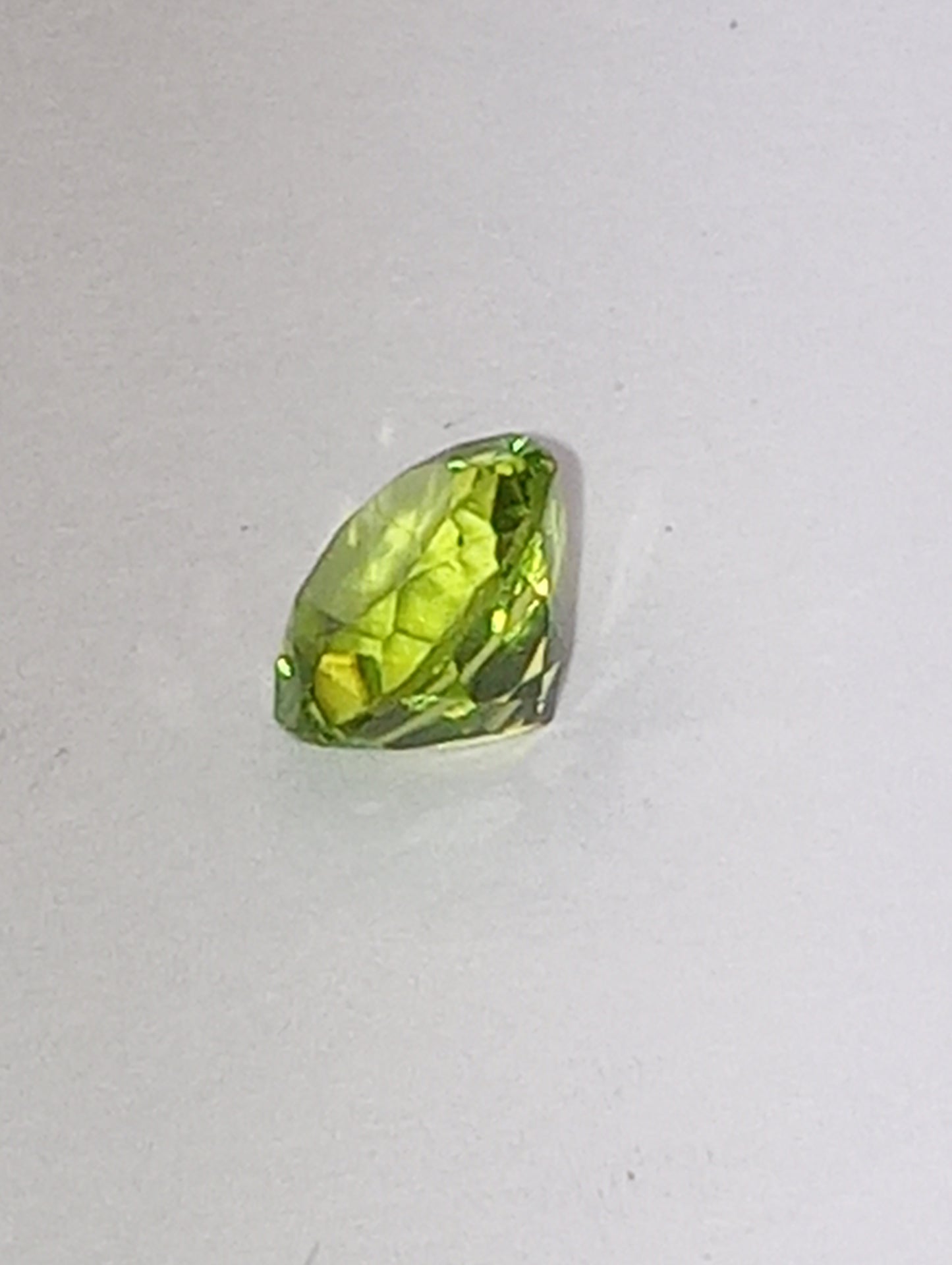 peridot gemstone, 6mm round cut, .97ct