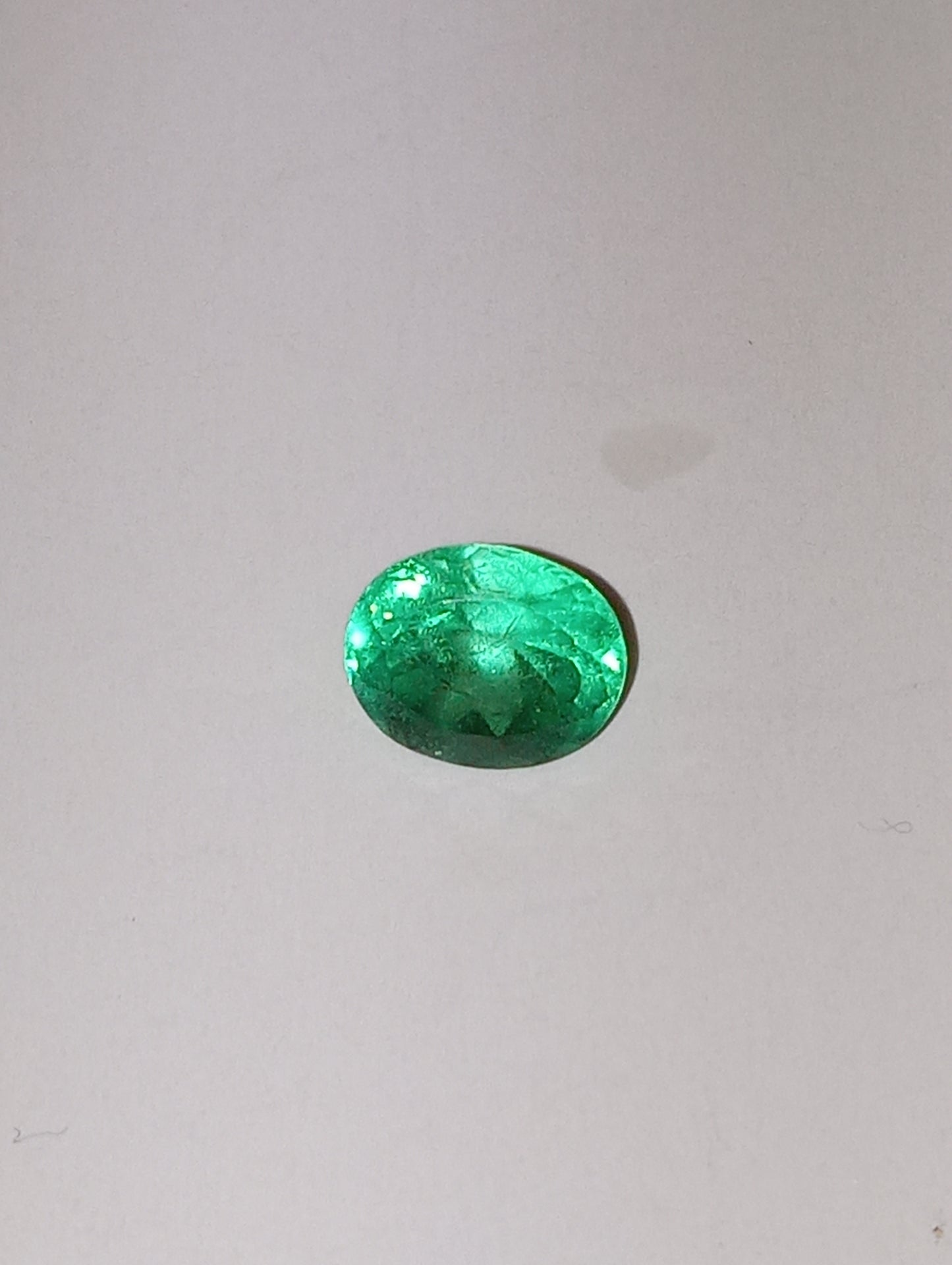 emerald gemstone Colombiam, Muzo mine, 6mmx5mm oval cut