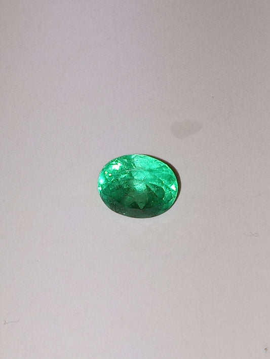 emerald gemstone Colombiam, Muzo mine, 6mmx5mm oval cut