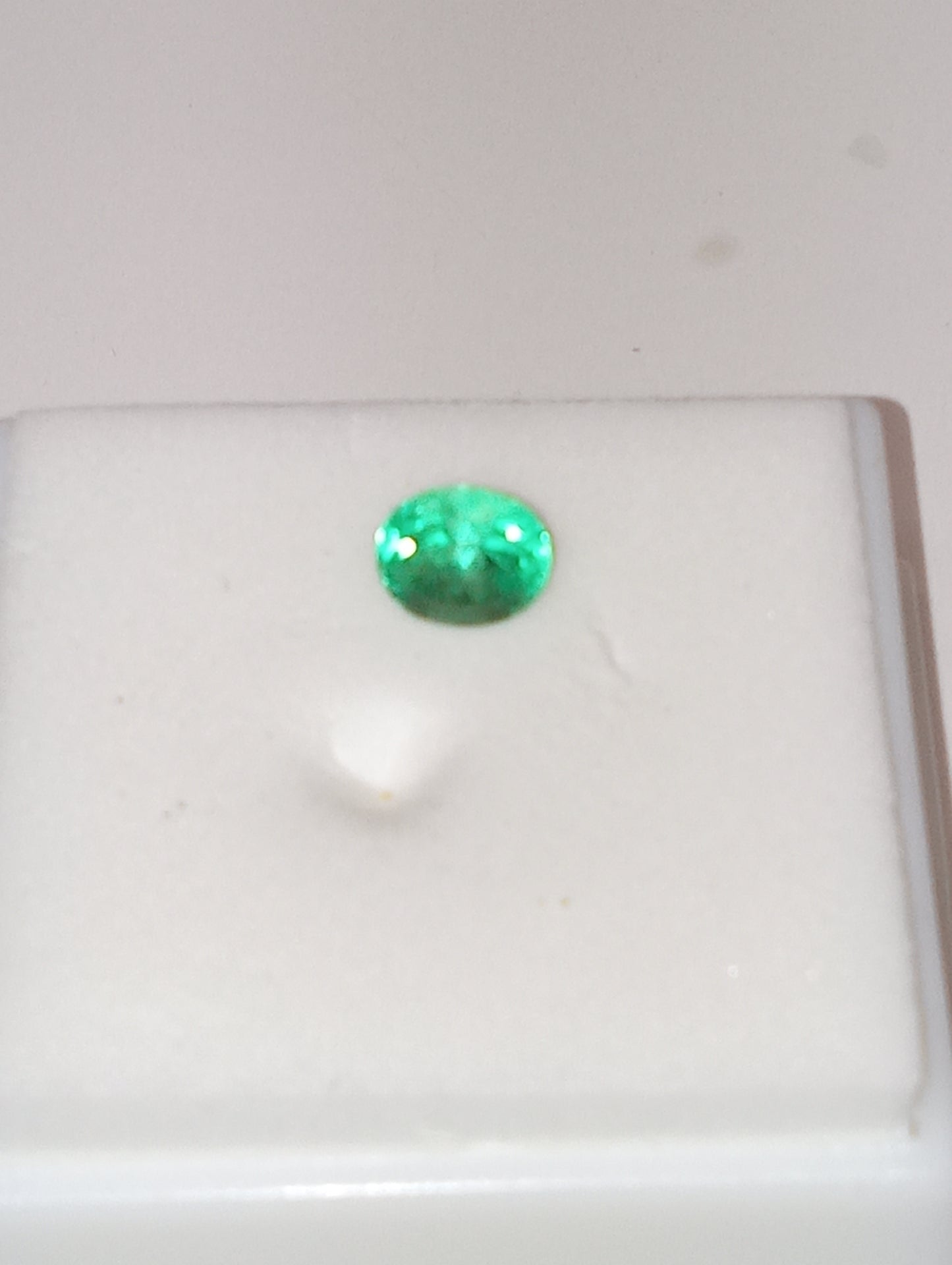 emerald gemstone Colombiam, Muzo mine, 6mmx5mm oval cut