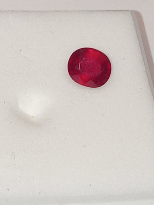 ruby gemstone Madagascar, 6.25mmx5.5mm oval cut, 1.11ct