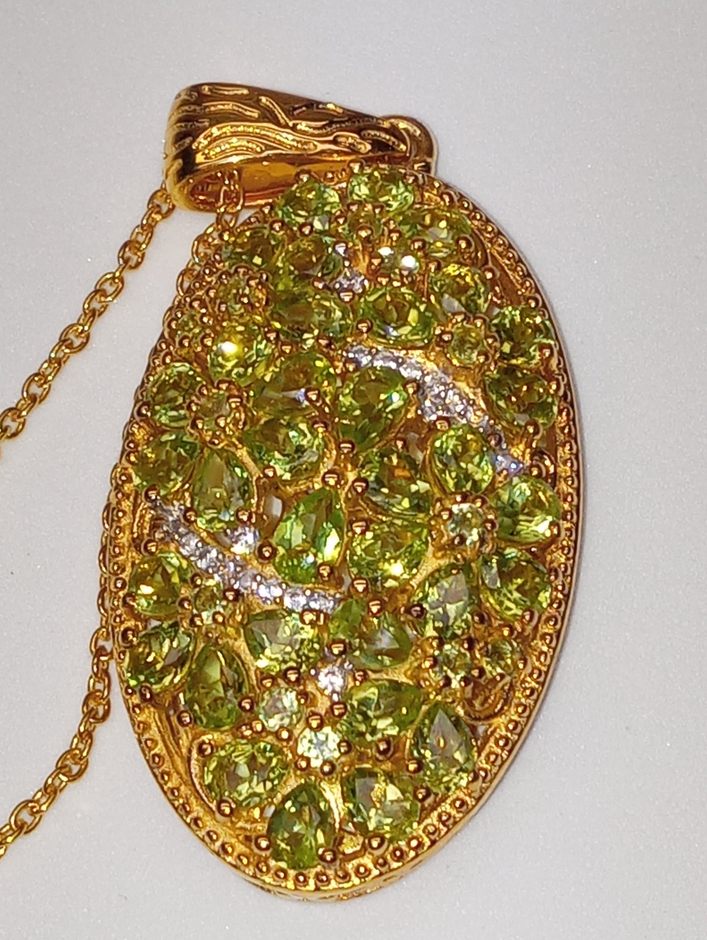 peridot pendant neclace