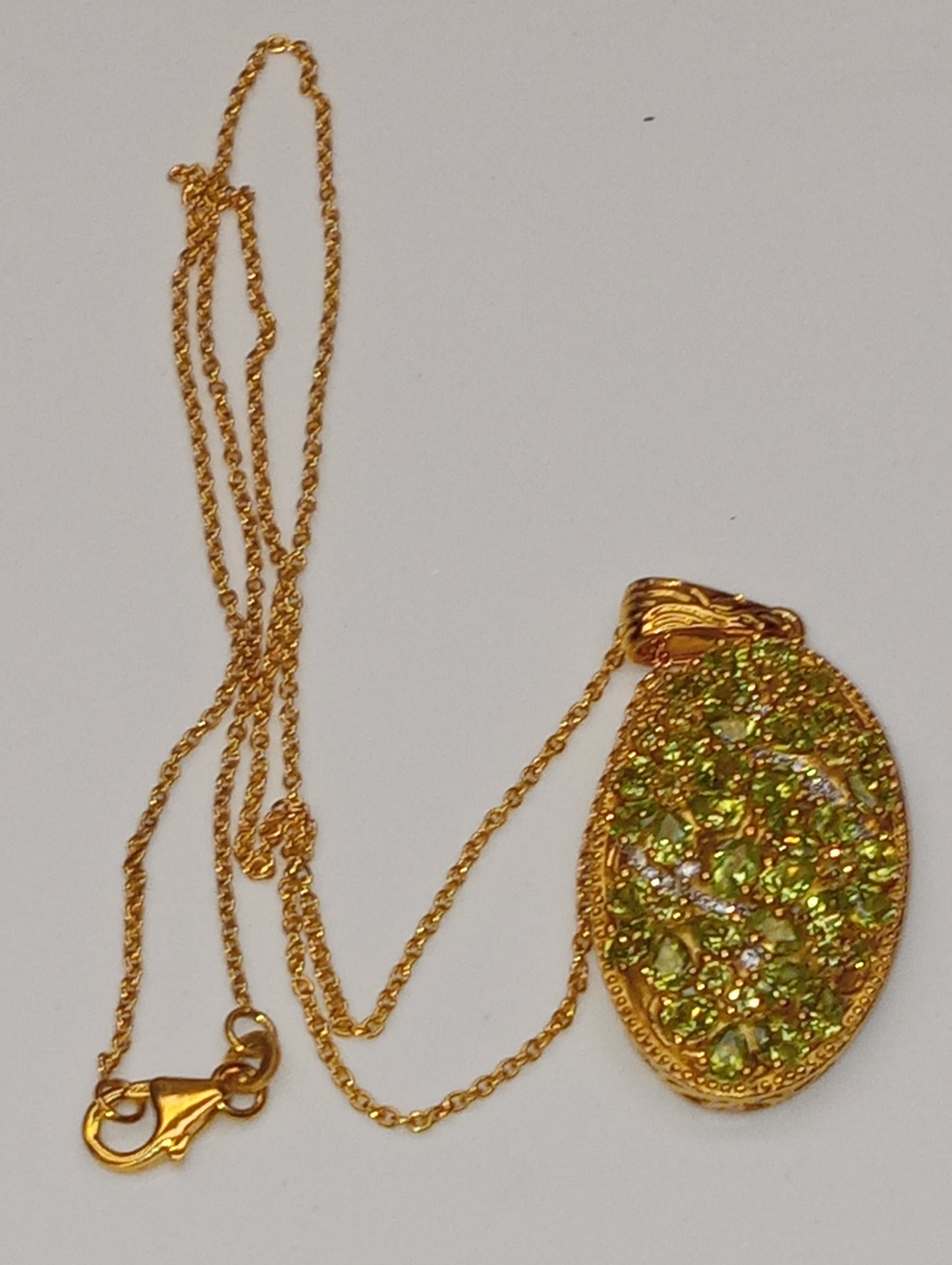 peridot pendant neclace