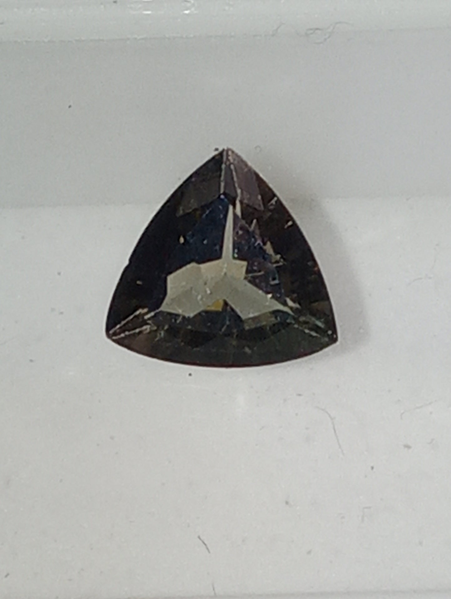 tourmaline gemstone green  trillion 9.2mmx9.1mm,  1.86ct