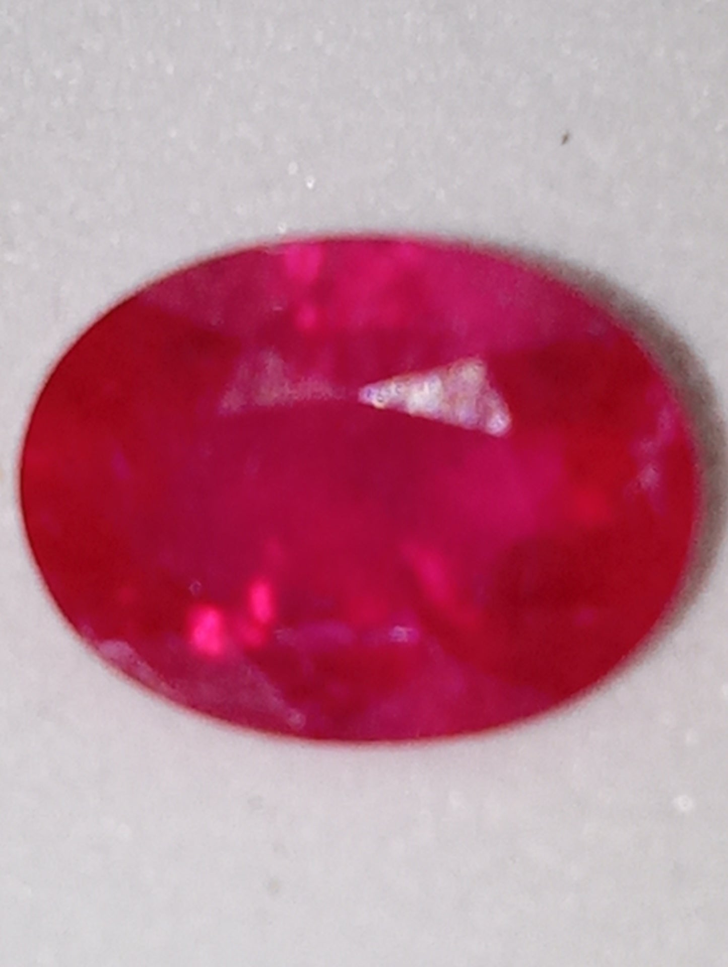 ruby gemstone Mozambique, 8mmx6mm oval cut, 1.40ct