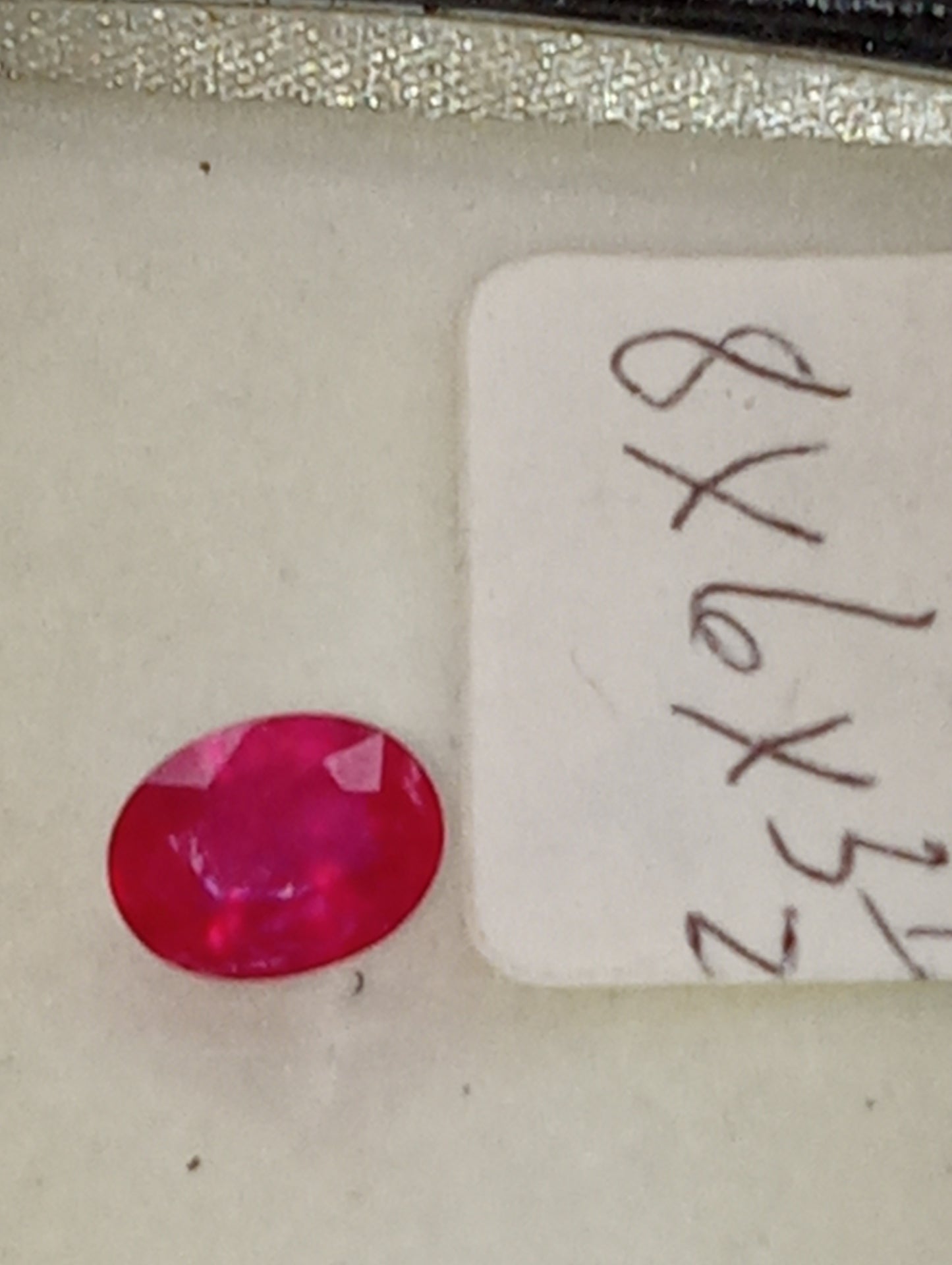 ruby gemstone Mozambique, 8mmx6mm oval cut, 1.40ct
