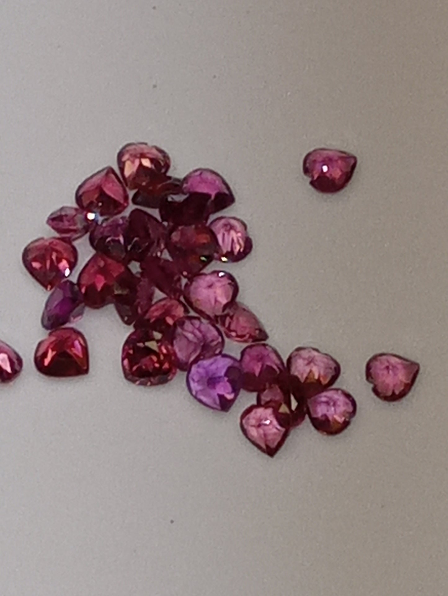 garnet gemstones, rhodolite heart shape  4mmx3mm, 30 stones