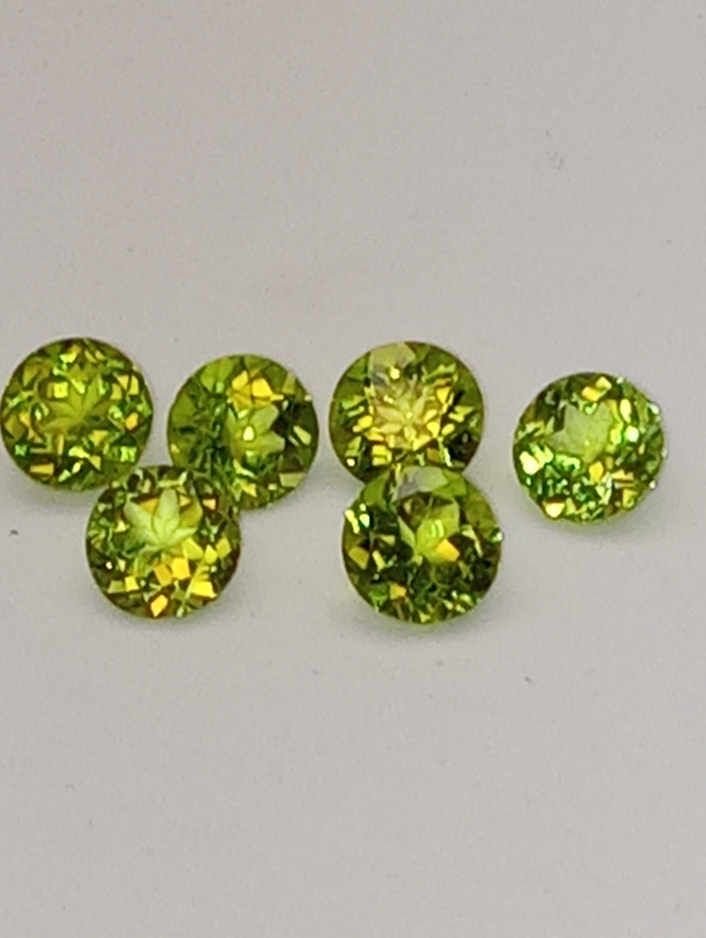 peridot gemstones 7mm rounds