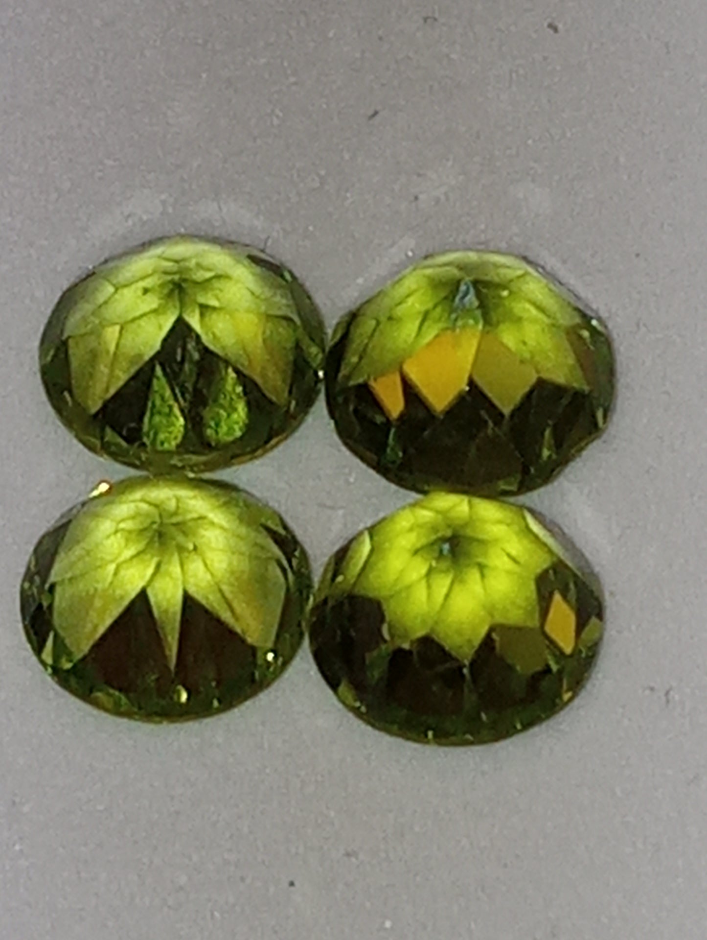 peridot gemstones 7mm rounds
