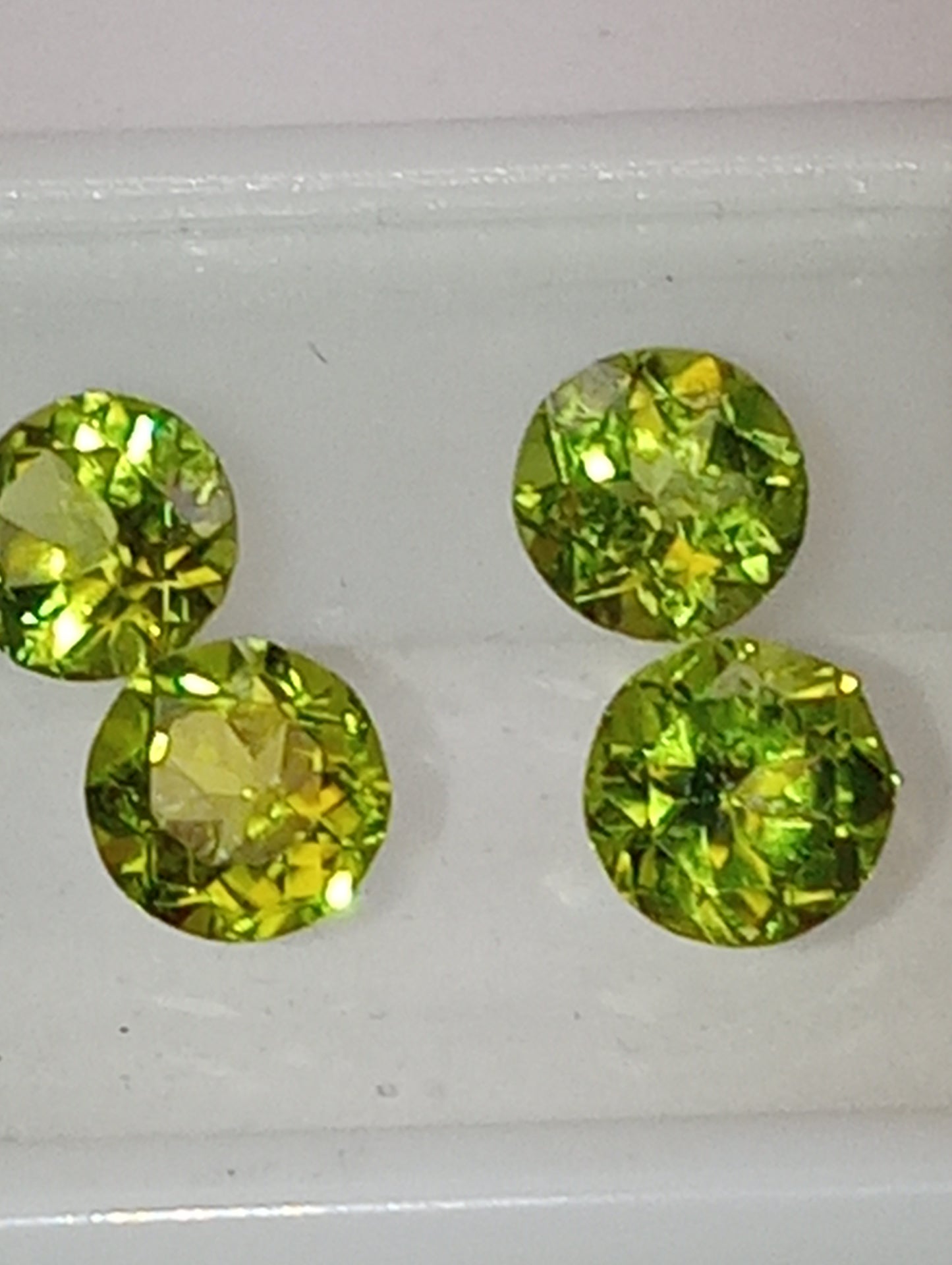 peridot gemstones 7mm rounds