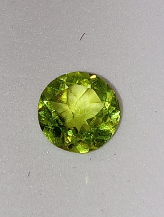 peridot gemstone 7mm round