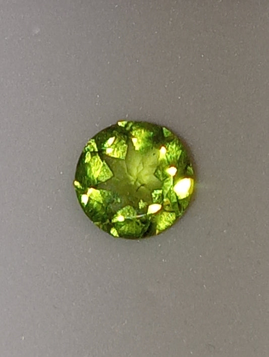 peridot gemstone 7mm round
