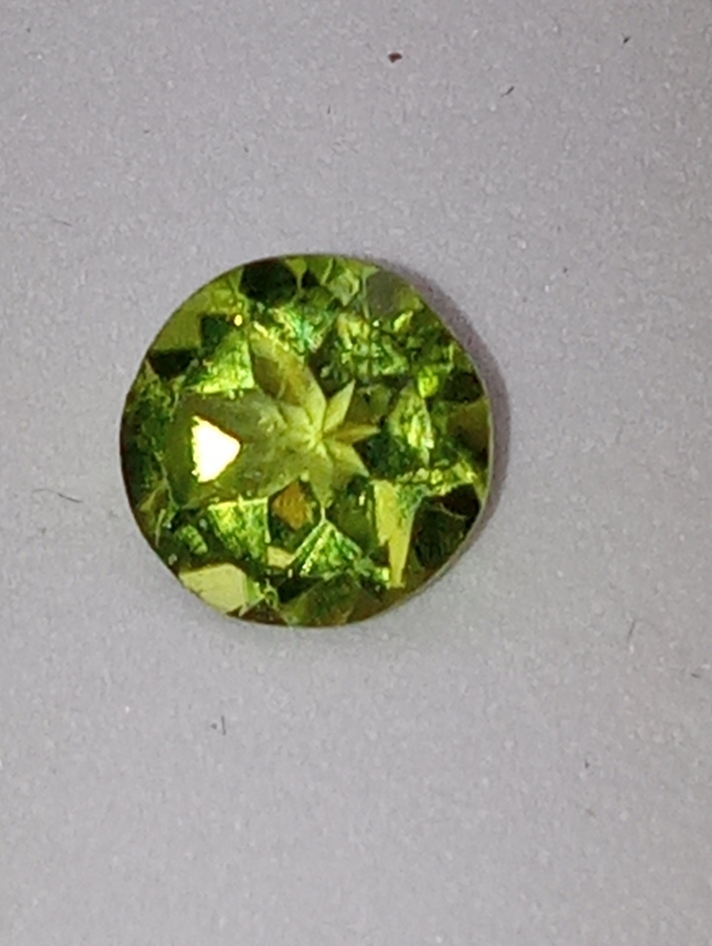 peridot gemstone 7mm round