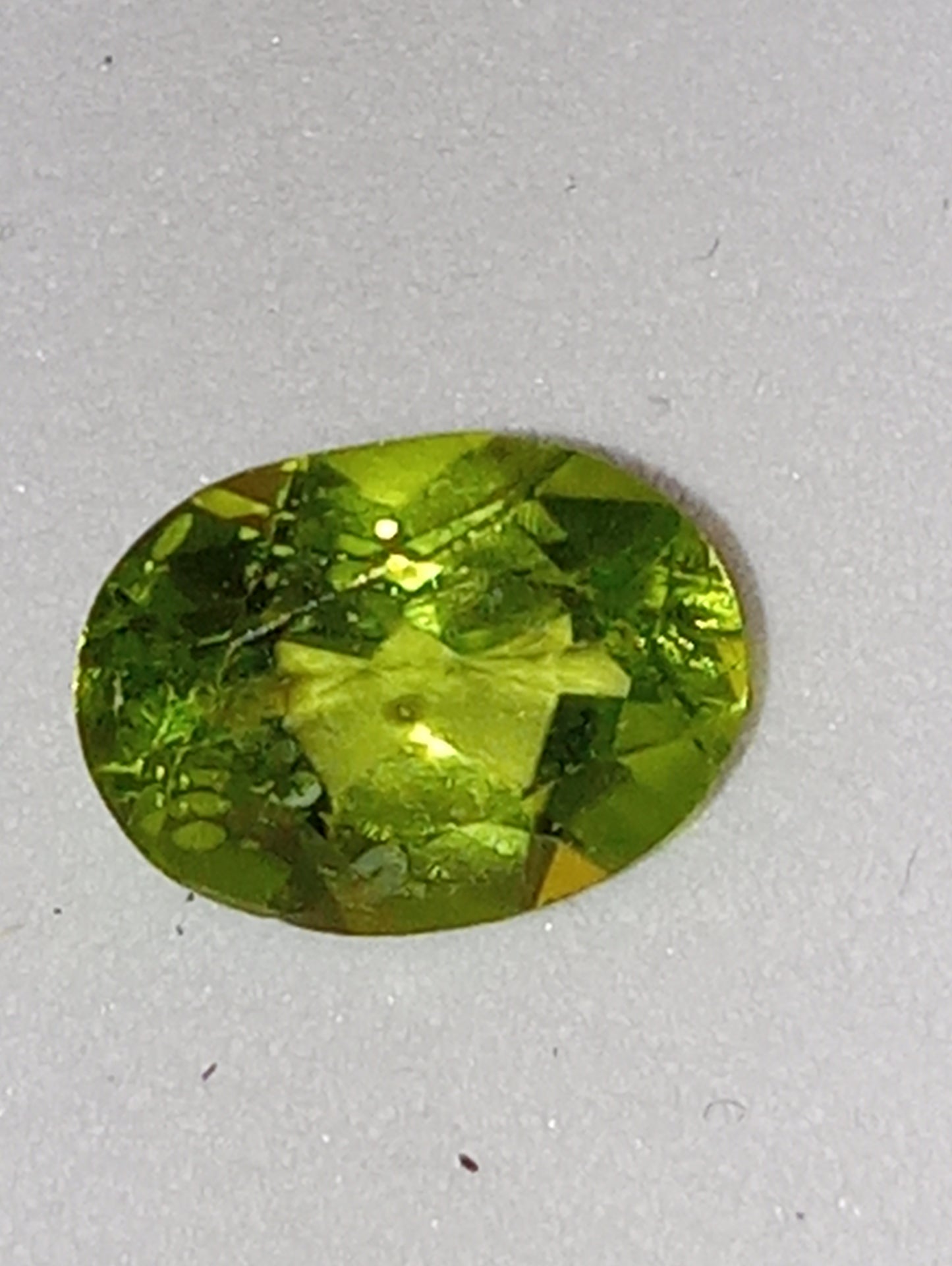 peridot gemstone oval cut