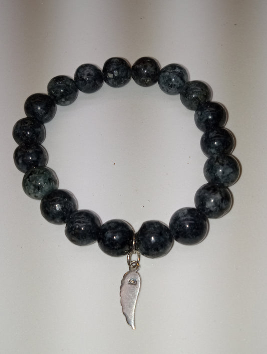 bracelet Petersite colored agate beaded stretch with sterling silver feather charm