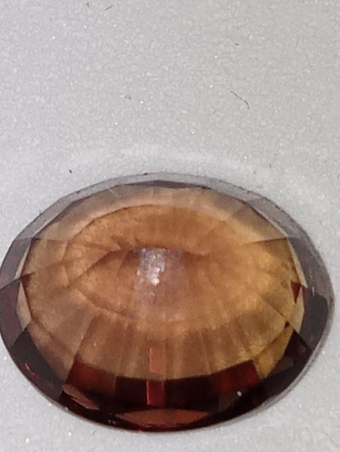 garnet gemstone  color shift  roval 3.14ct