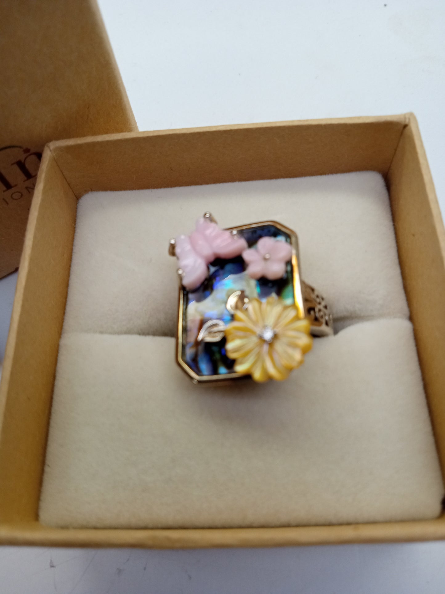 ring Jardin Collection, yellow mother of pearl carved Rhodium over sterling silver