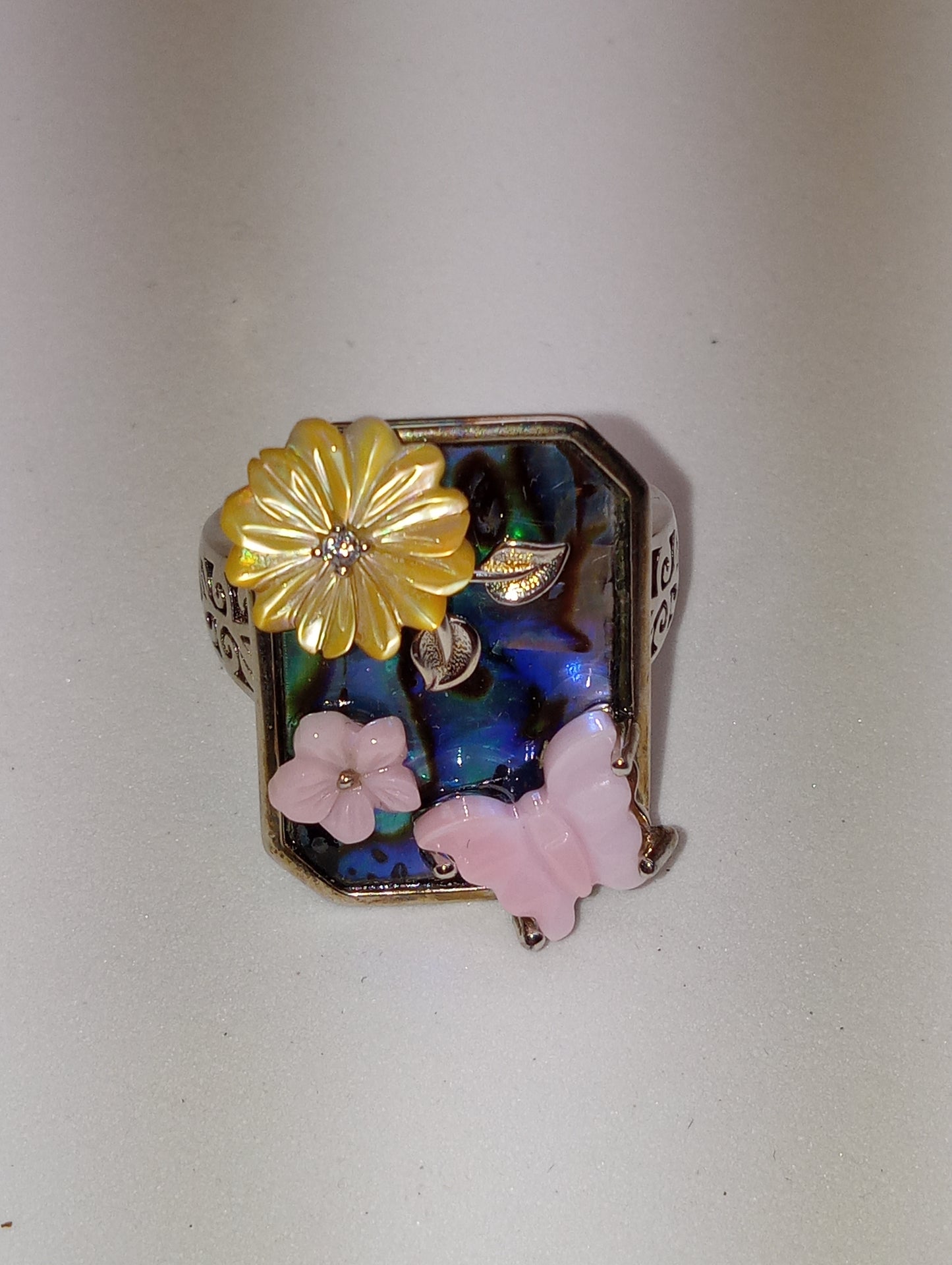 ring Jardin Collection, yellow mother of pearl carved Rhodium over sterling silver