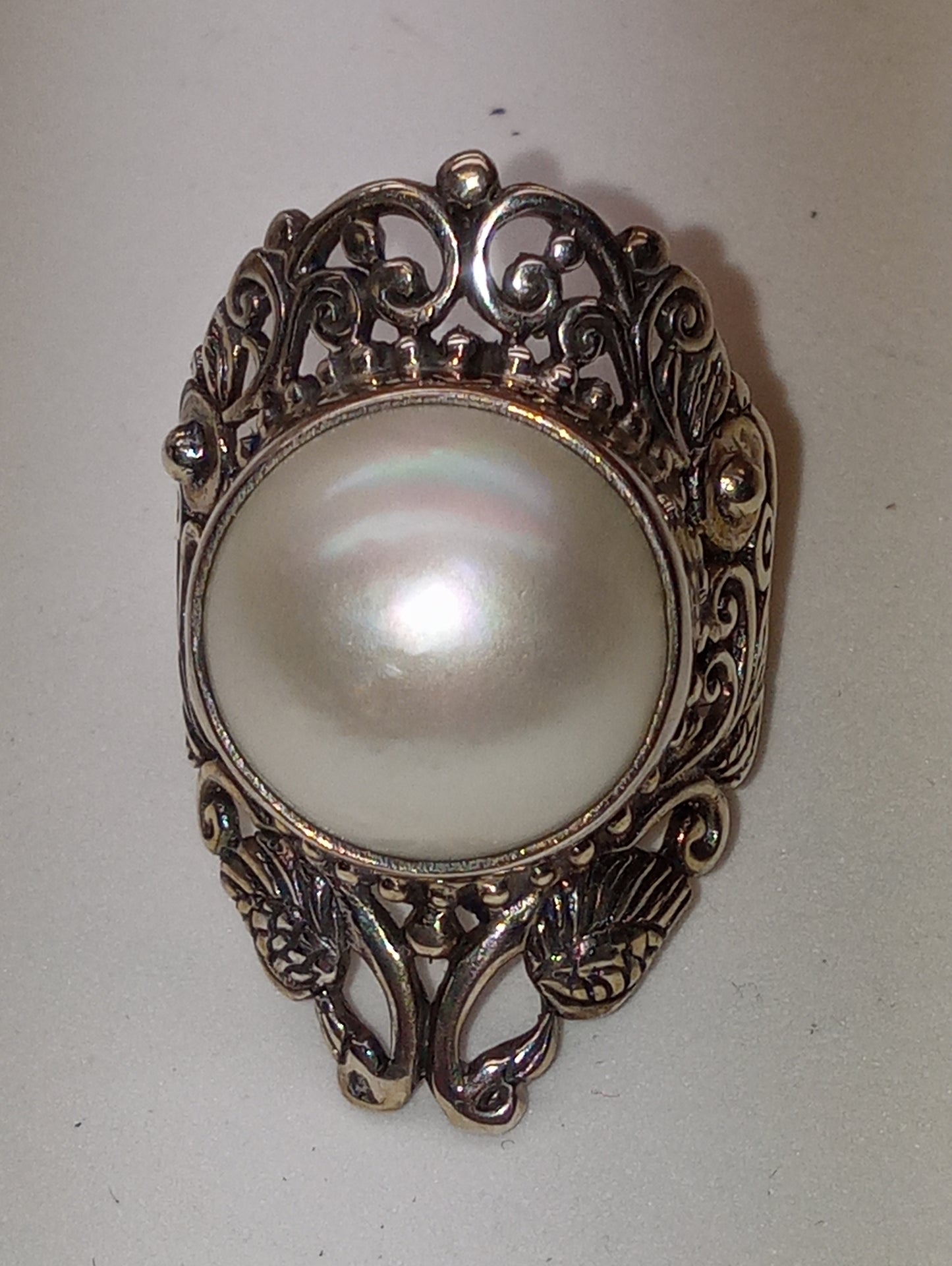 ring Bali Legacy White Mabe  pearl, leaf and peacock
