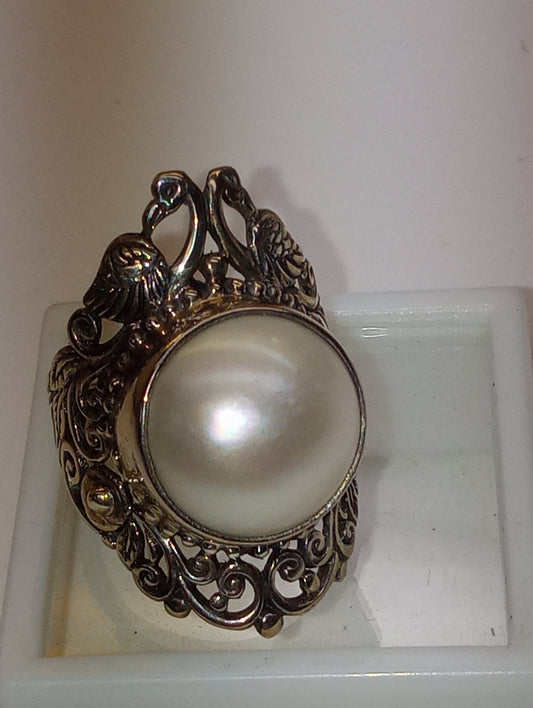 ring Bali Legacy White Mabe  pearl, leaf and peacock