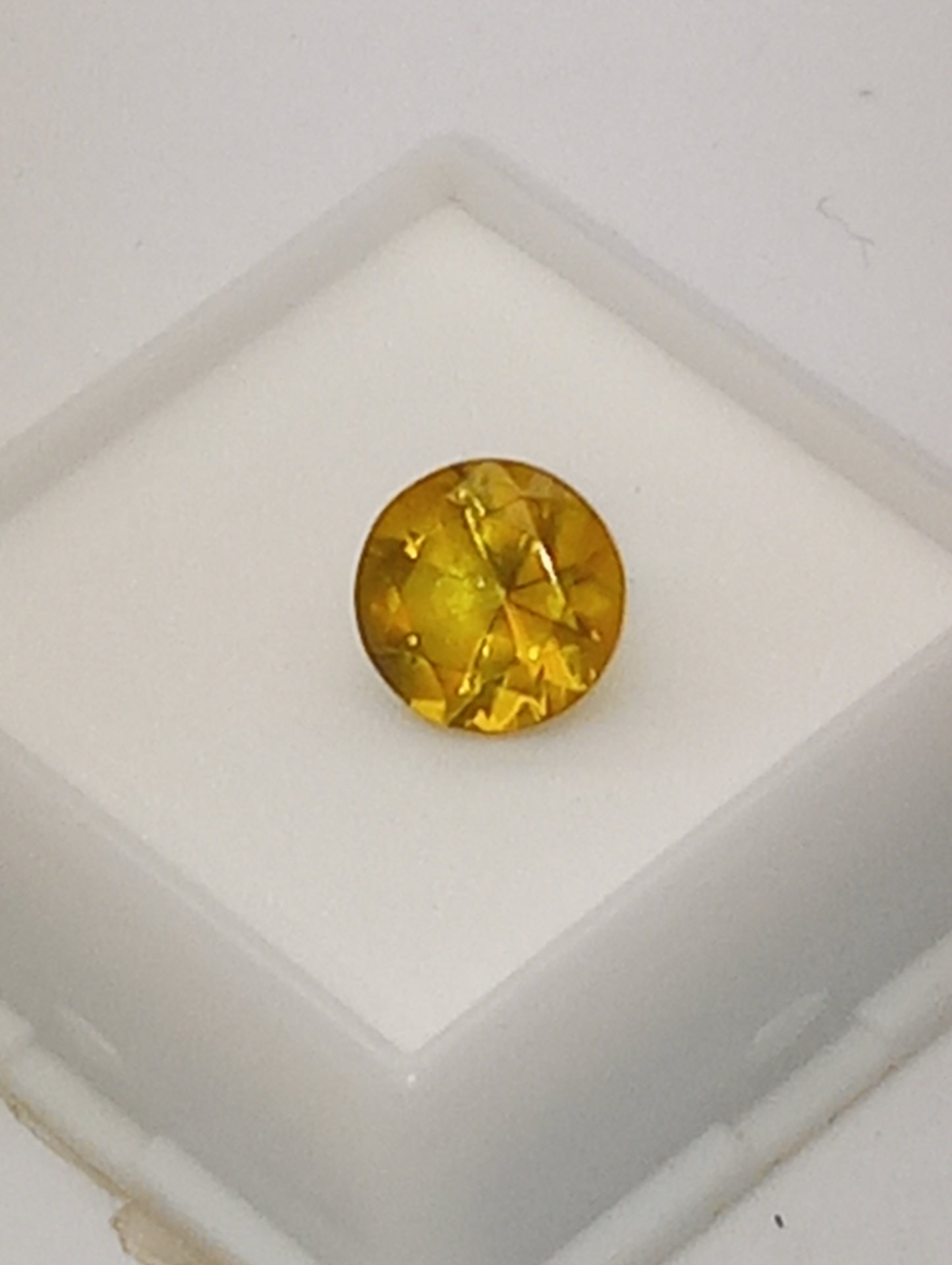 amber Baltic yellow gemstone 8mm round cut