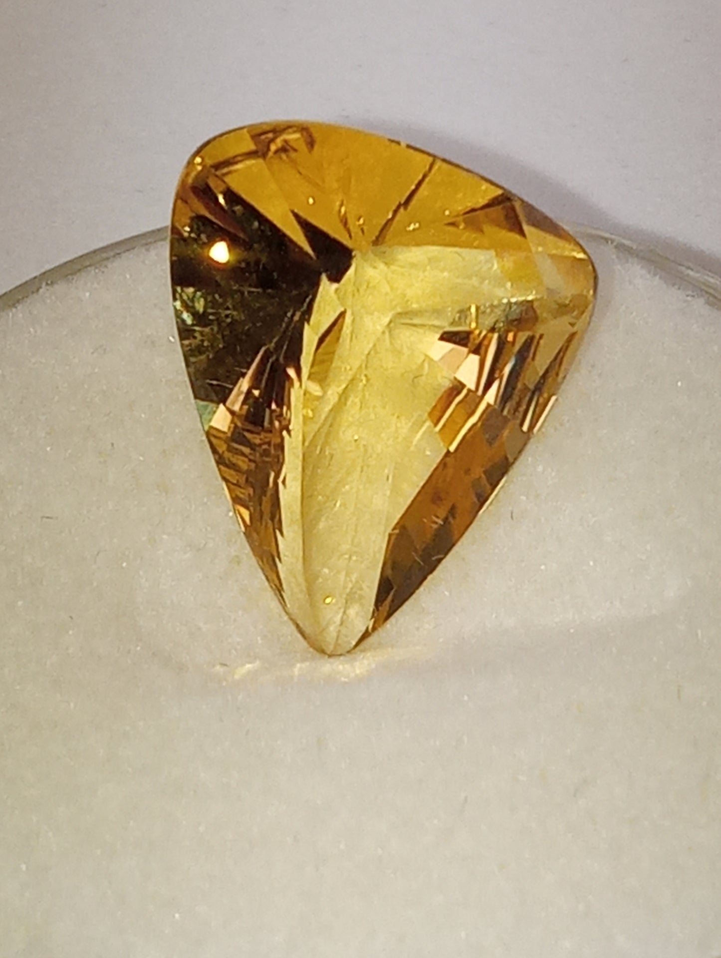 beryl gemstone golden, bar cut 7.15ct