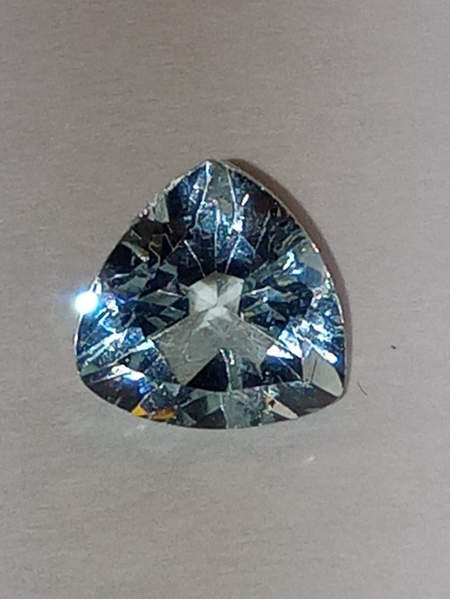 aquamarine gemstone light-med blue, trillion cut, 1.54ct