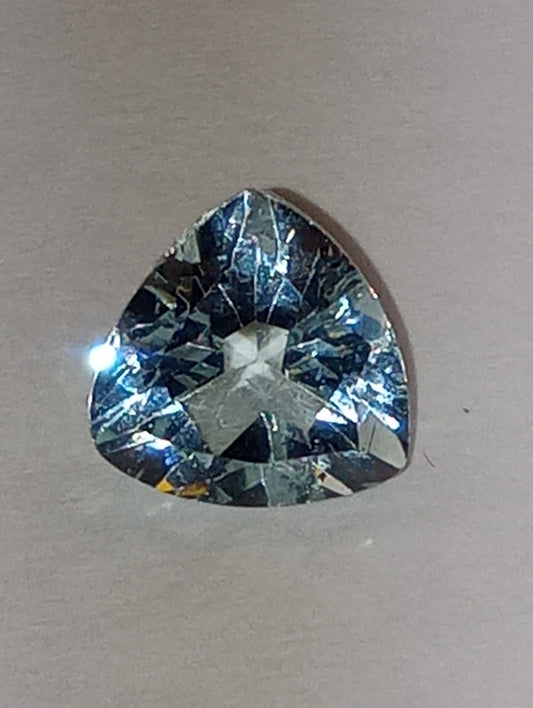 aquamarine gemstone light-med blue, trillion cut, 1.54ct