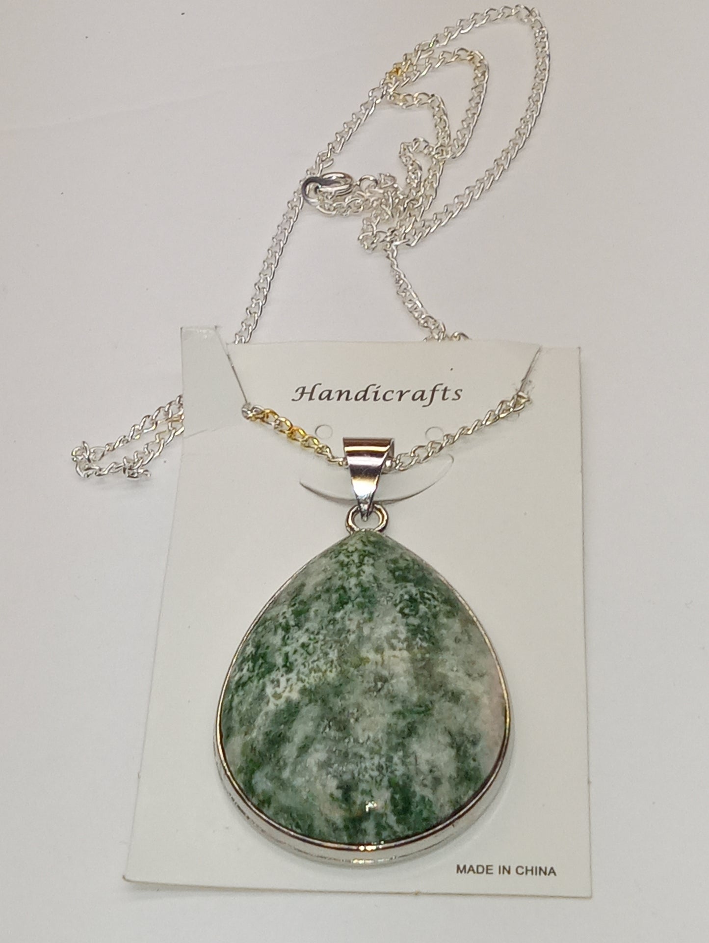 necklace pendant green spot agate in silvertone 18inches 105.00ctw