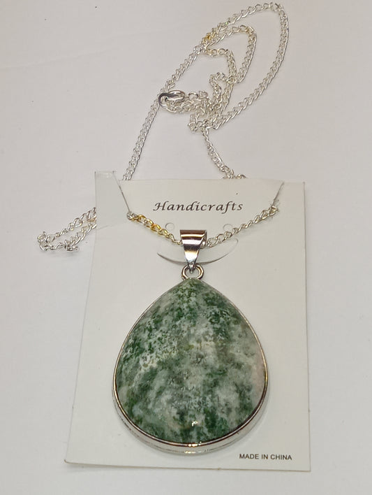 necklace pendant green spot agate in silvertone 18inches 105.00ctw