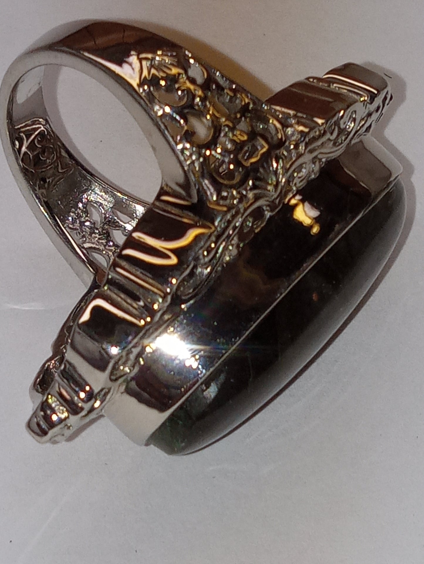 ring labradorite in platinum over copper, size 7, 28.10ct
