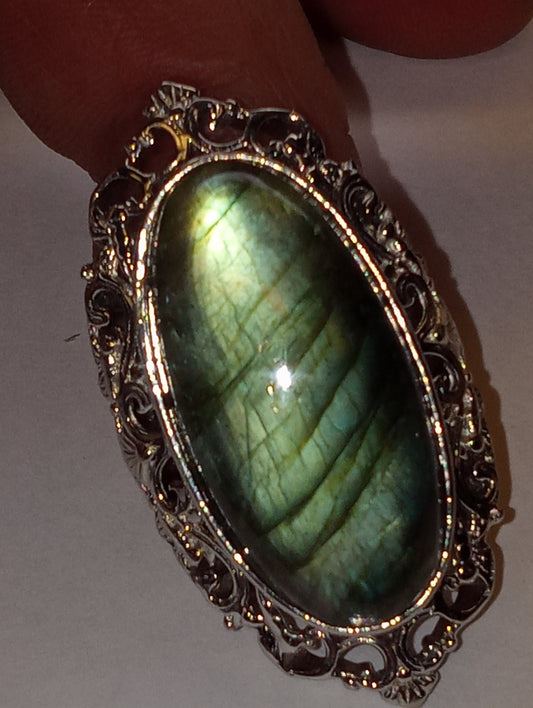 ring labradorite in platinum over copper, size 7, 28.10ct