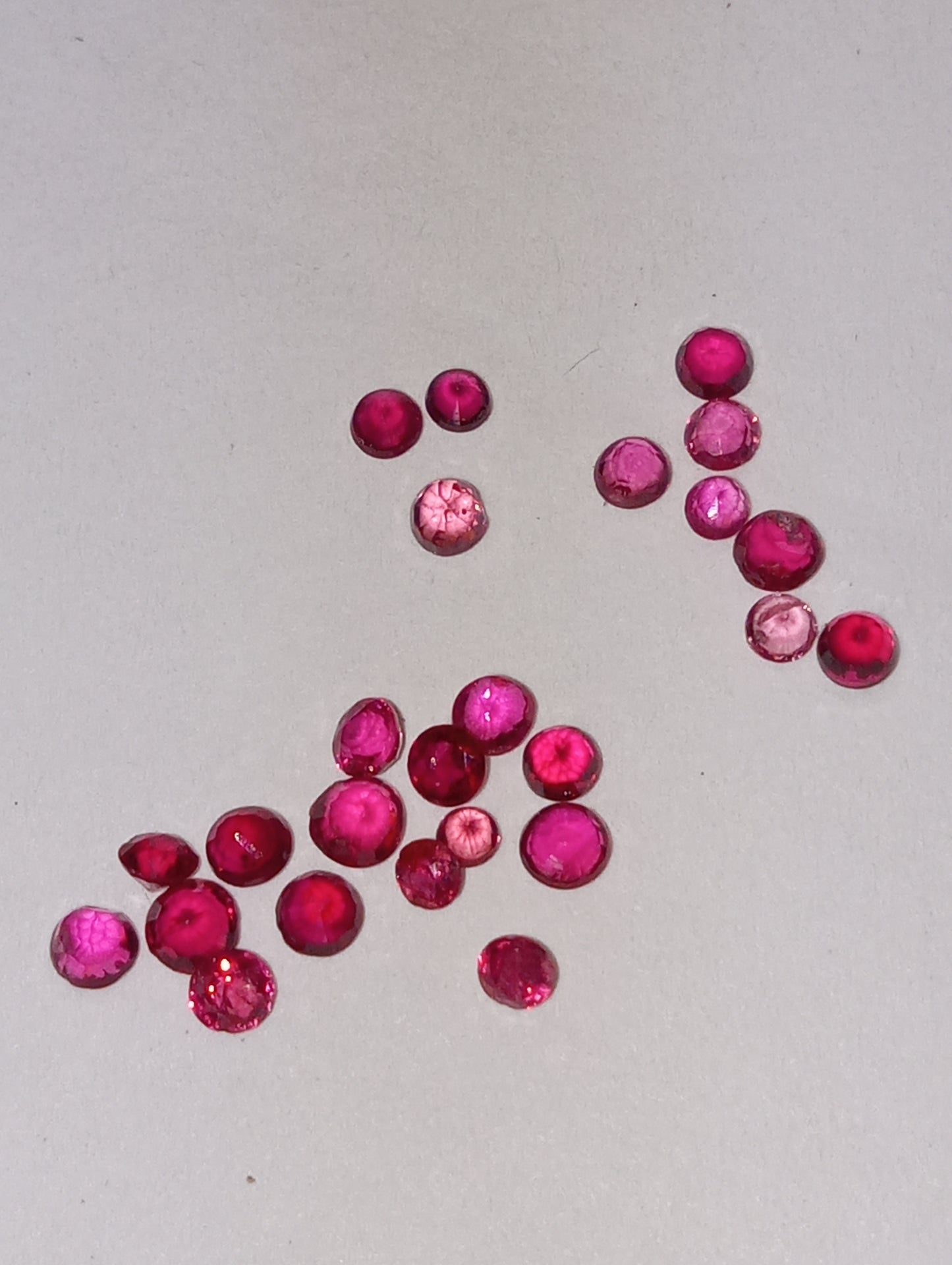ruby gemstones 1mm-1.5mm round cut, 25 stones 1.03ctw
