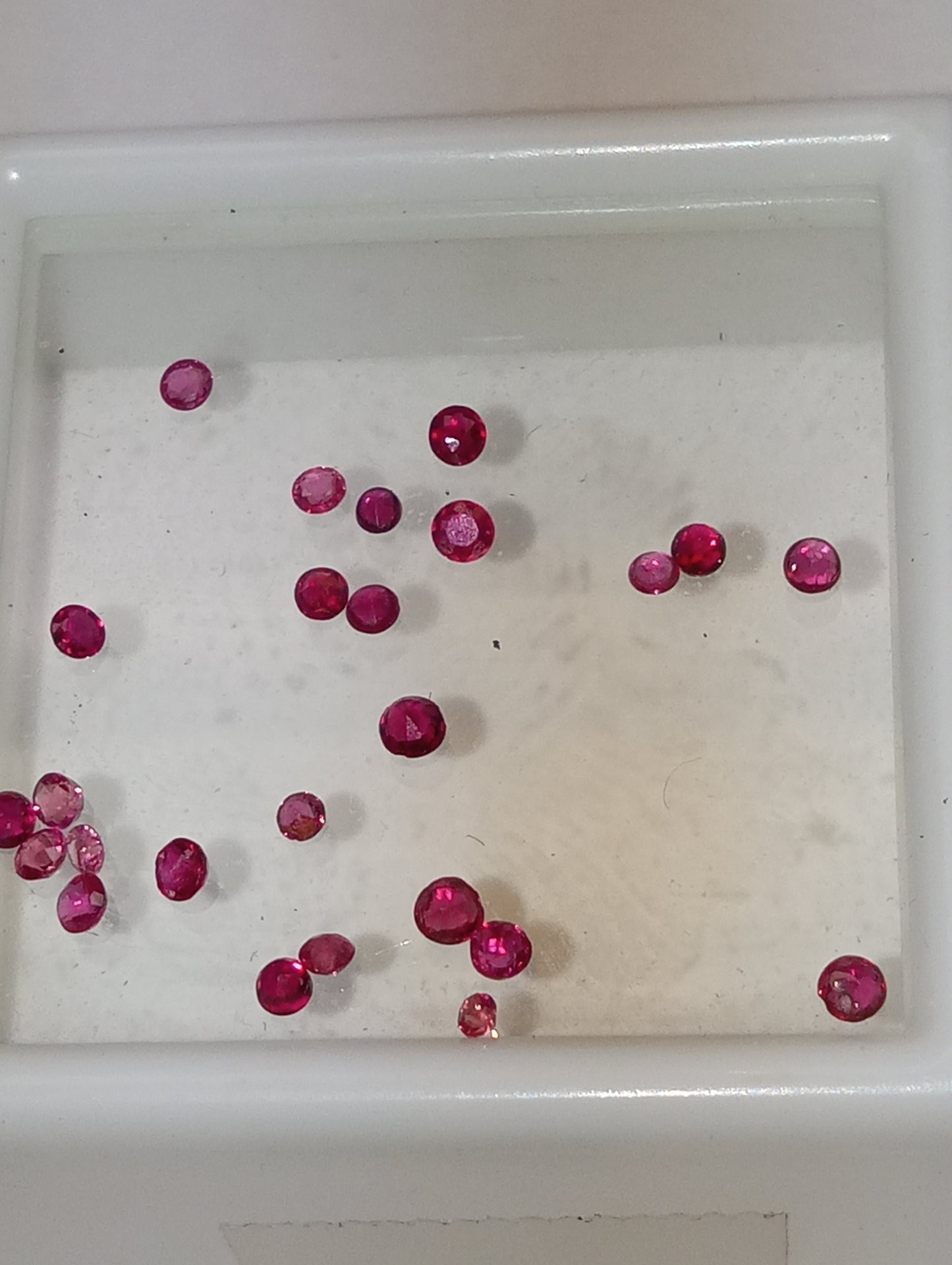 ruby gemstones 1mm-1.5mm round cut, 25 stones 1.03ctw