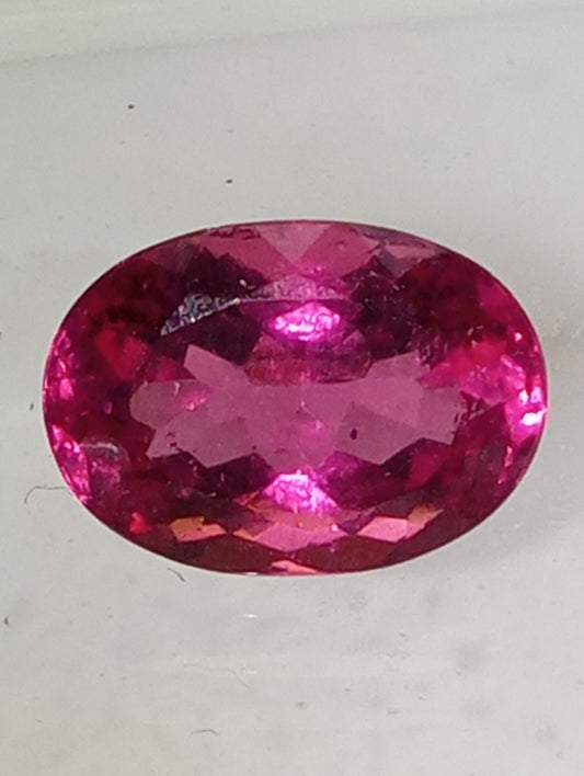 tourmaline gemstone neon hot pink, 11mmx8mm oval cut, 3.22ct