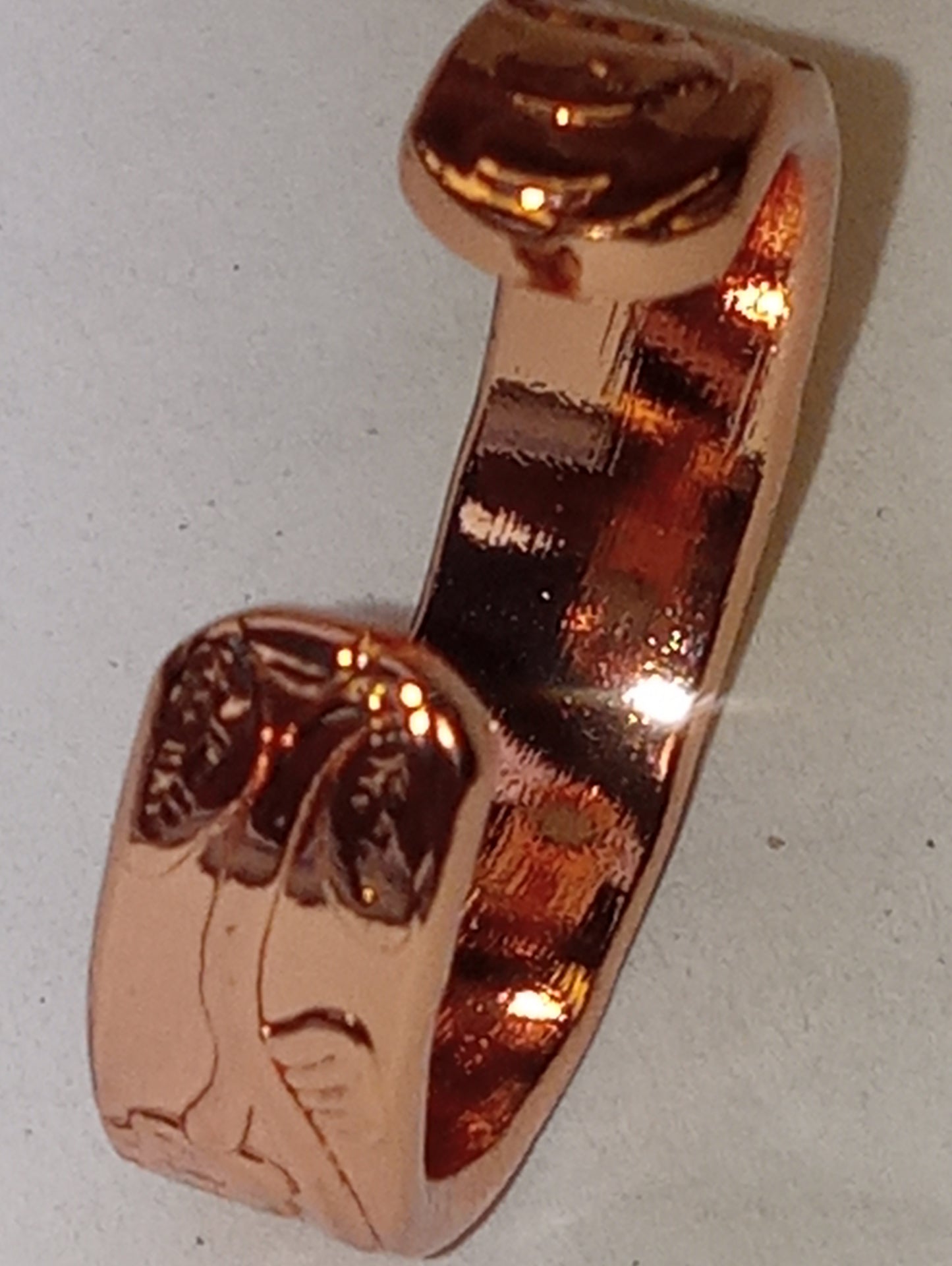 ring Magnetic By Design, floral vine pattern open shank in rose tone, size6-8