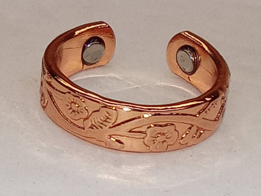ring Magnetic By Design, floral vine pattern open shank in rose tone, size6-8