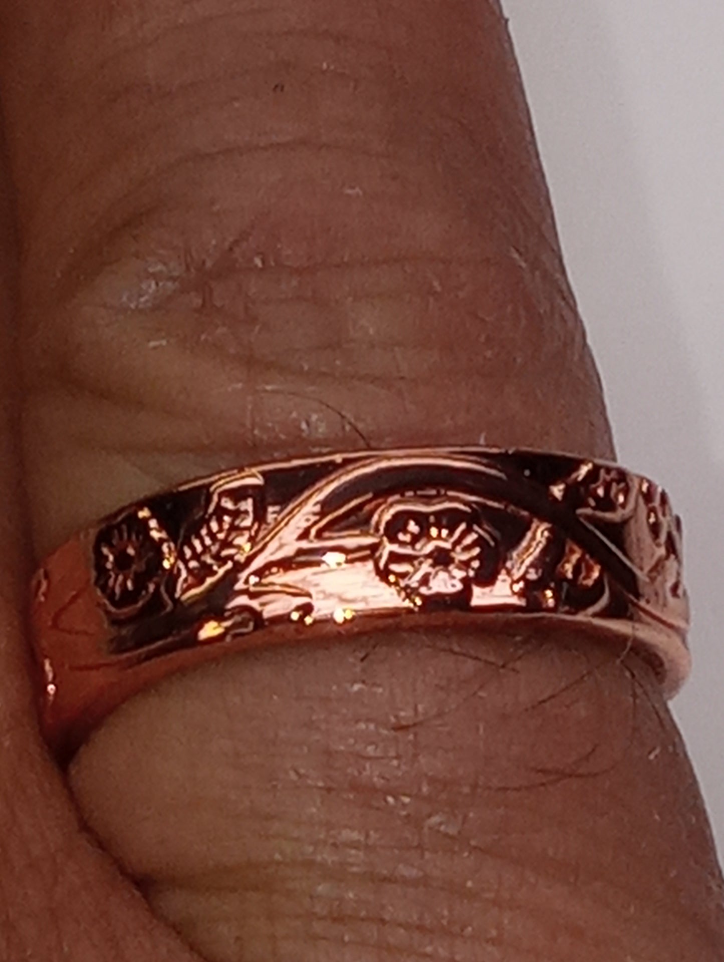 ring Magnetic By Design, floral vine pattern open shank in rose tone, size6-8