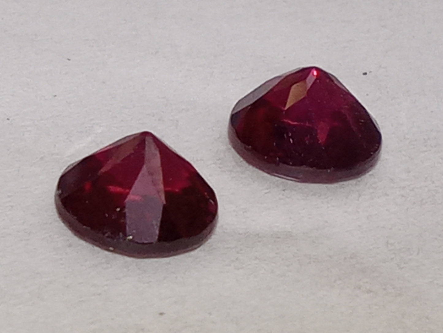 garnet gemstone rhodolite, 6mm round cuts, 2stones, 2.41ctw