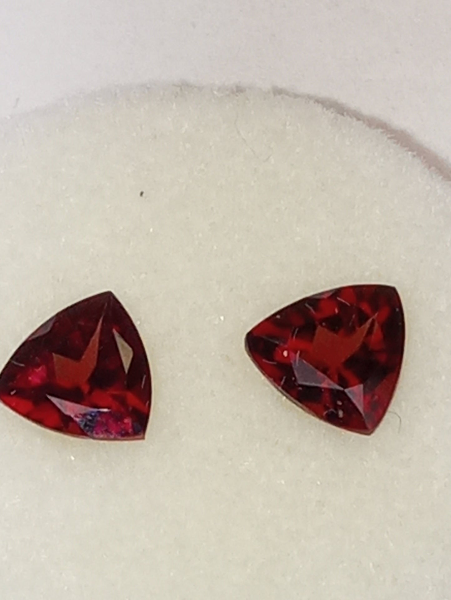 garnet gemstones red, 6mm trillion cut, 1.73ctw, 2 stones