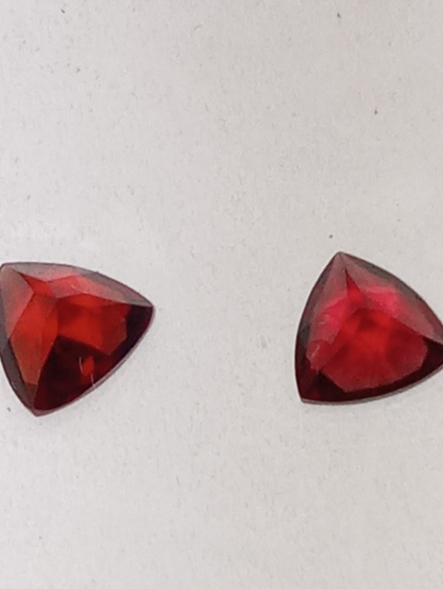 garnet gemstones red, 6mm trillion cut, 1.73ctw, 2 stones