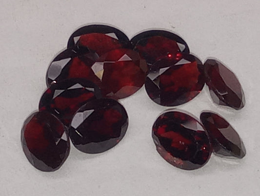 garnet gemstones, red, Orissa, 8mmx6mm oval cut,  11 stones