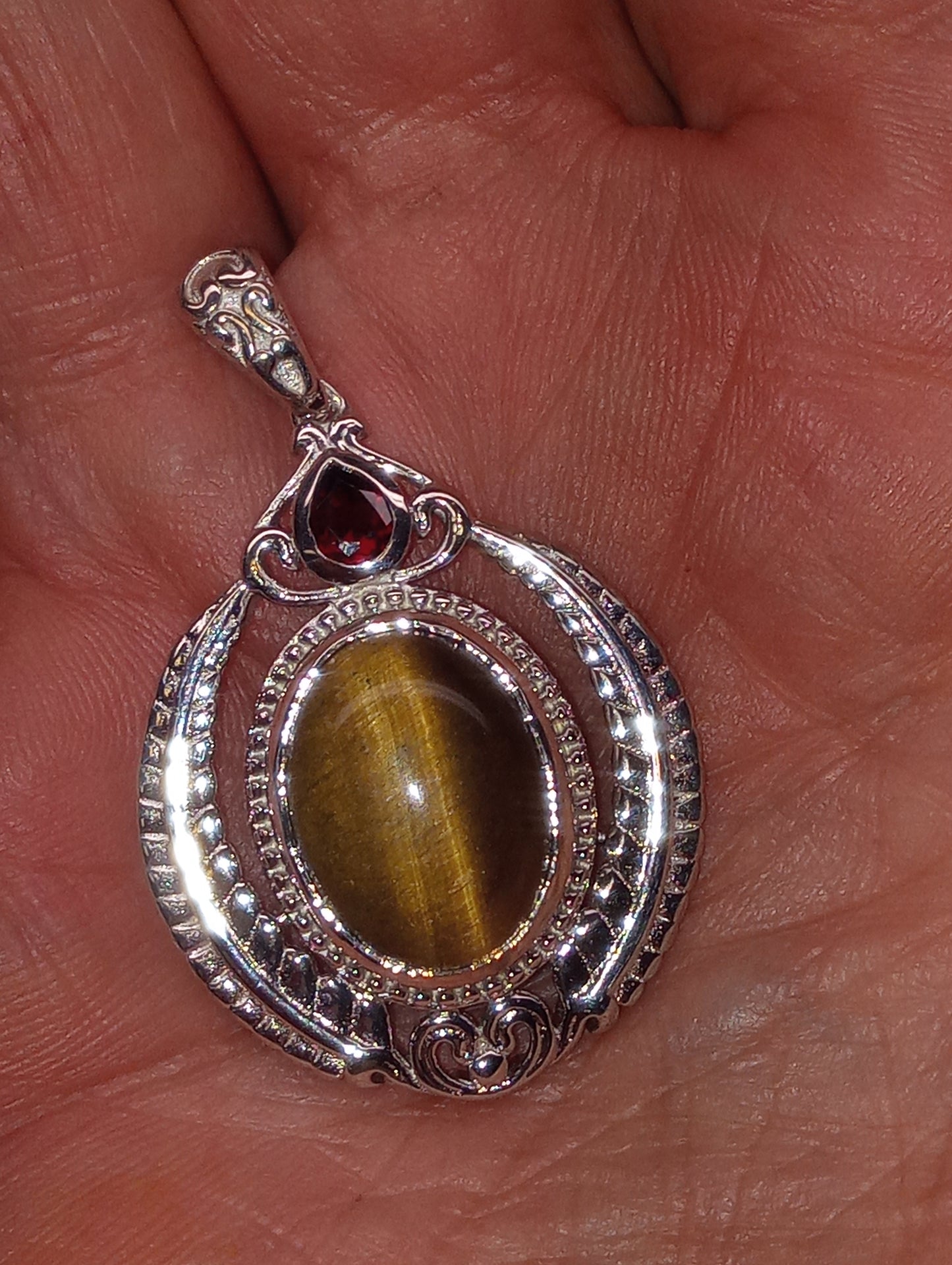 pendant tiger's eye, Mozembique garnet, in platinum over copper with magnet, 10.25ctw