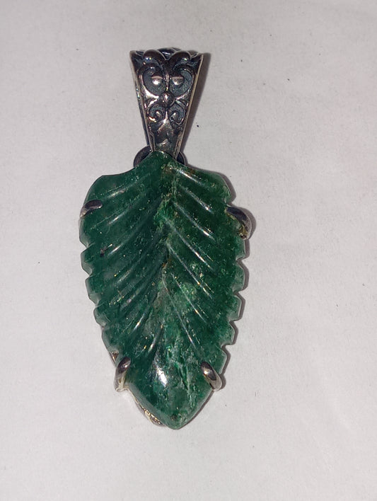 pendant green adventarine carved in sterling, silver, 10.30ctw
