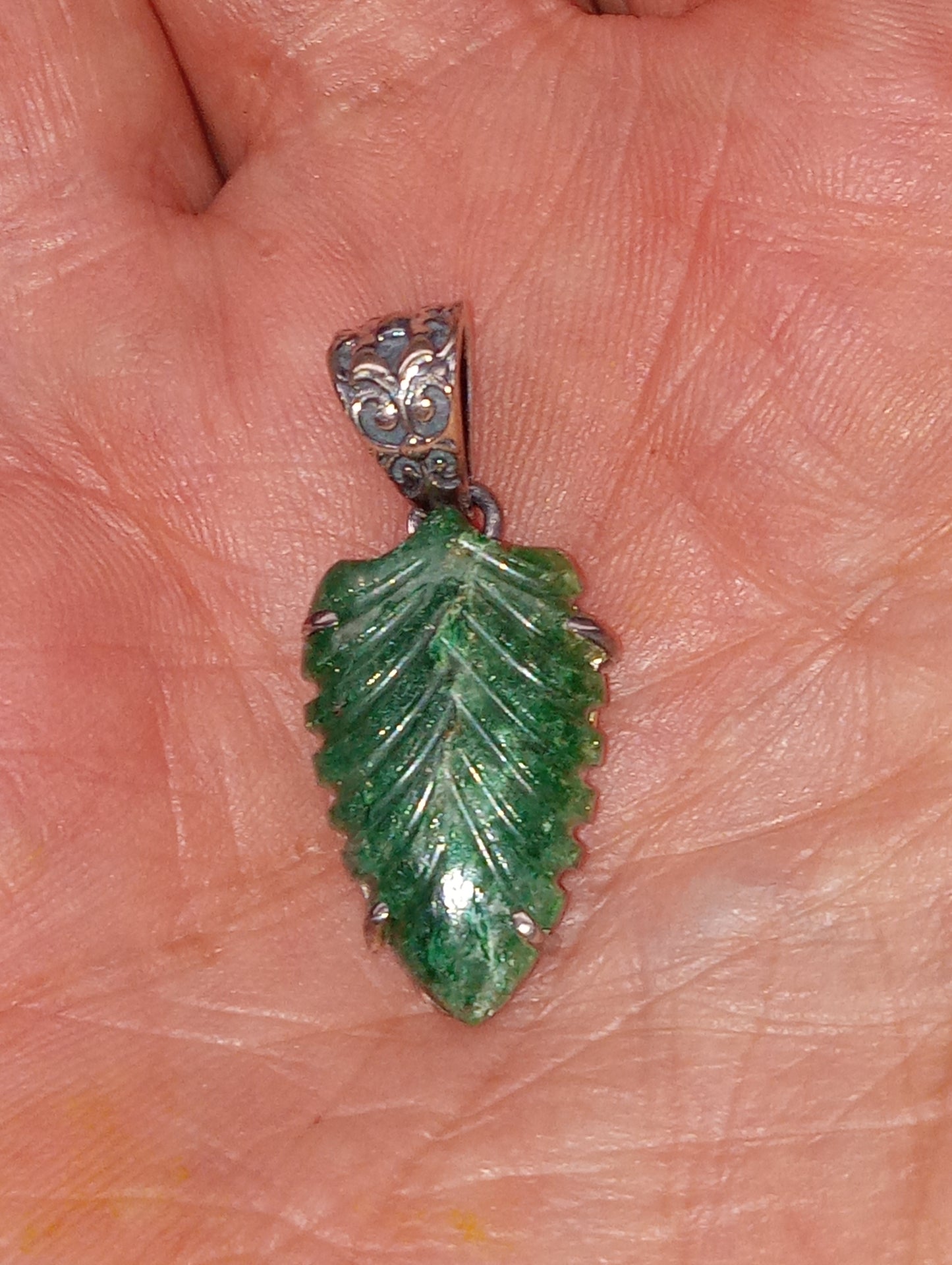 pendant green adventarine carved in sterling, silver, 10.30ctw